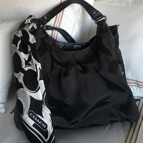 COACH Vintage Signature Black Bag with scarf - Picture 2 of 12